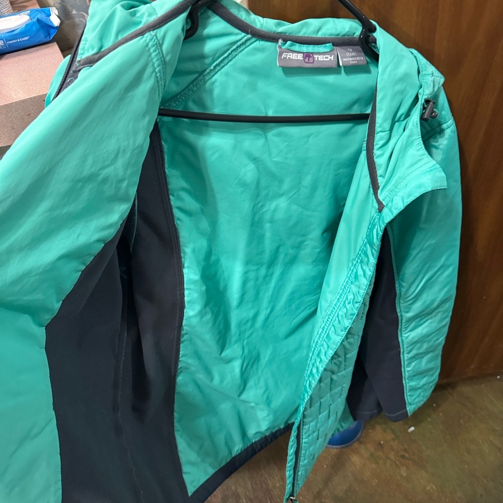 Stylish Teal and Black Women's Puffer Jacket - Picture 2 of 6